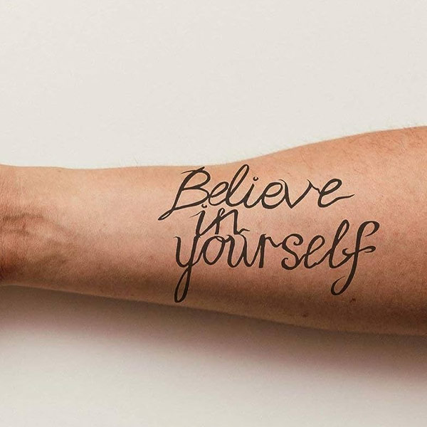 Hình xăm chữ viết believe in yourself 