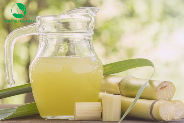 Cắt mí uống nước mía được không?