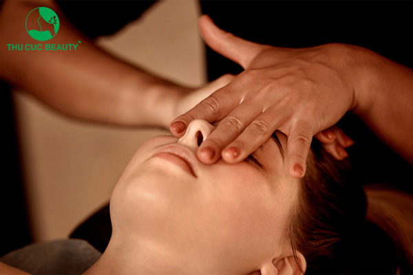 Massage nâng cao dáng mũi
