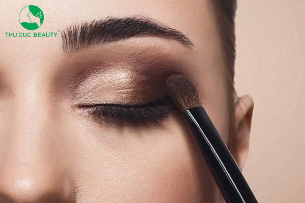 Nhấn mí bao lâu thì trang điểm được? Lưu ý khi thực hiện makeup