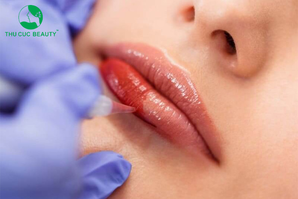 Phun môi 1 tháng chưa lên màu phải làm thế nào?