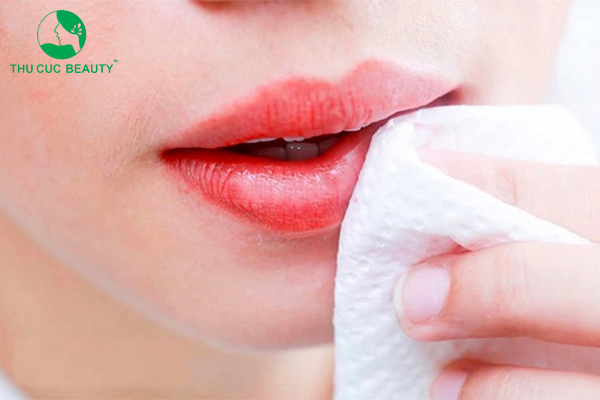 Phun môi collagen kiêng gì cho môi mau lành và lên màu đẹp