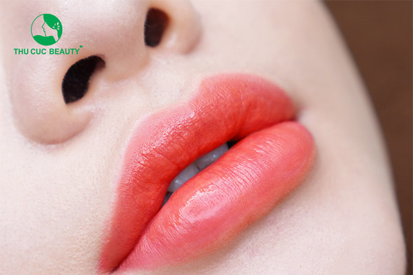 Phun môi màu cam đào cho bờ môi đẹp hoàn hảo