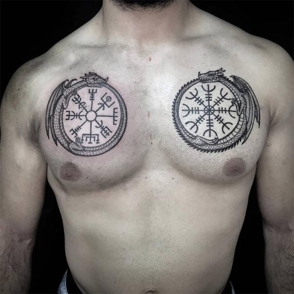 Hình xăm 2 vòng tròn Ouroboros ở ngực