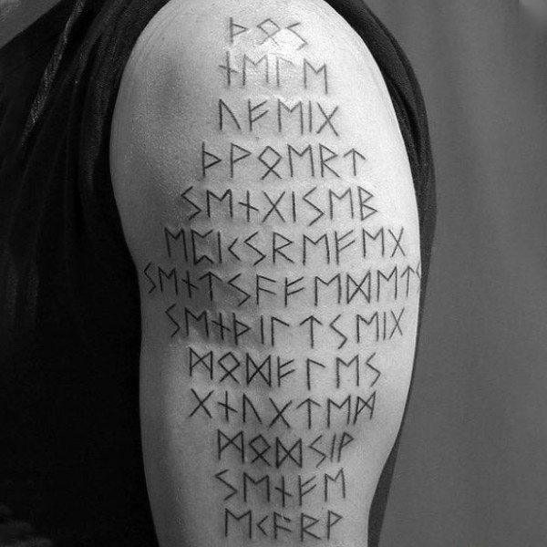 Hình xăm bảng cổ ngữ rune