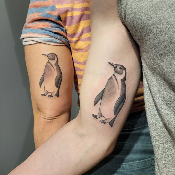 Hình xăm cặp đôi chim cánh cụt