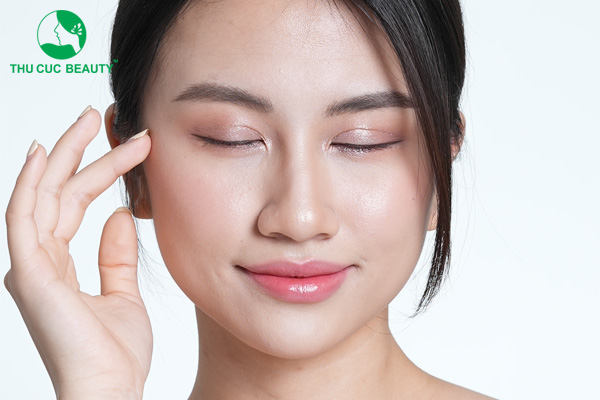 Tại sao nên bôi thuốc chống sẹo sau cắt mí?