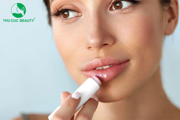 Nên bôi kích màu sau phun môi bao lâu?