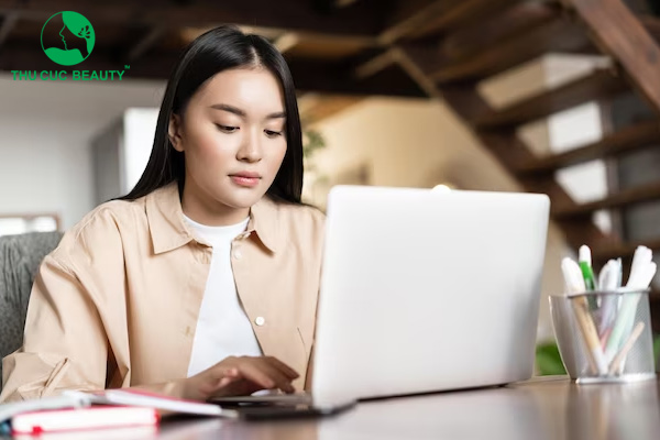 Bác sĩ Thu Cúc tư vấn: Nâng ngực bao lâu thì đi làm được?