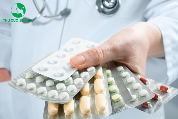 Cấy môi có phải uống thuốc kháng sinh không?