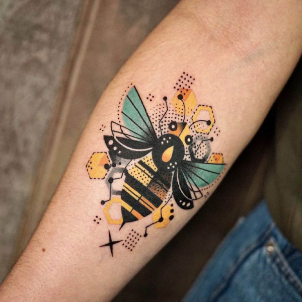 Hình xăm con ong sáng tạo