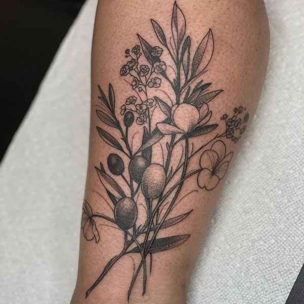 Hình xăm hoa và cây oliu