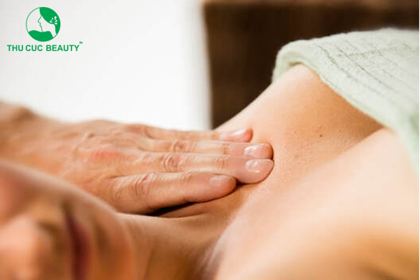 Massage ngực sai cách