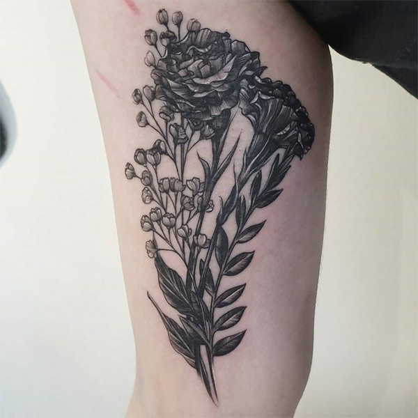 Hình xăm hoa cẩm chướng ở bắp tay