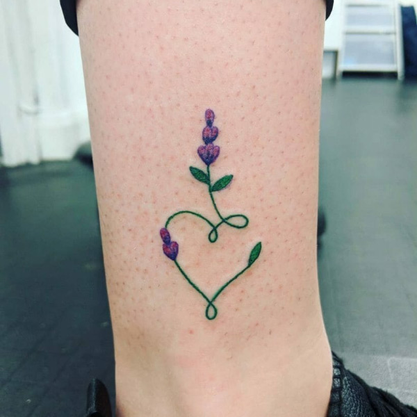 Hình xăm hoa lavender độc đáo