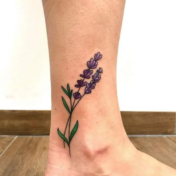 Hình xăm hoa oải hương ở cổ chân
