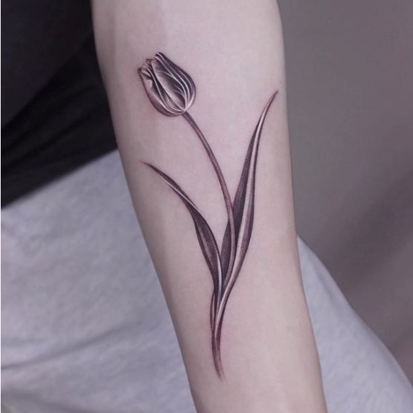 Hình xăm hoa Tulip đen
