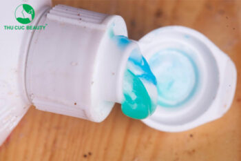 Mách nhỏ 8 cách trị thâm môi bằng kem đánh răng