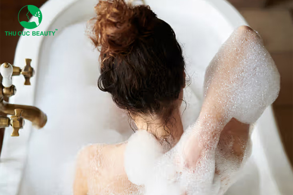 Sau triệt lông có được tắm không?